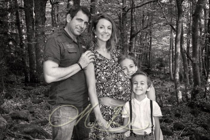 seance grossesse, ventre rond, famille, enfants, bébé, nature, Saint-Julien-Chapteuil, Haute-Loire, Auvergne