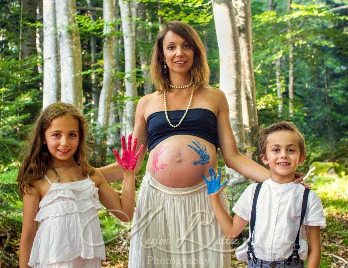 seance grossesse, ventre rond, famille, enfants, bébé, nature, Saint-Julien-Chapteuil, Haute-Loire, Auvergne