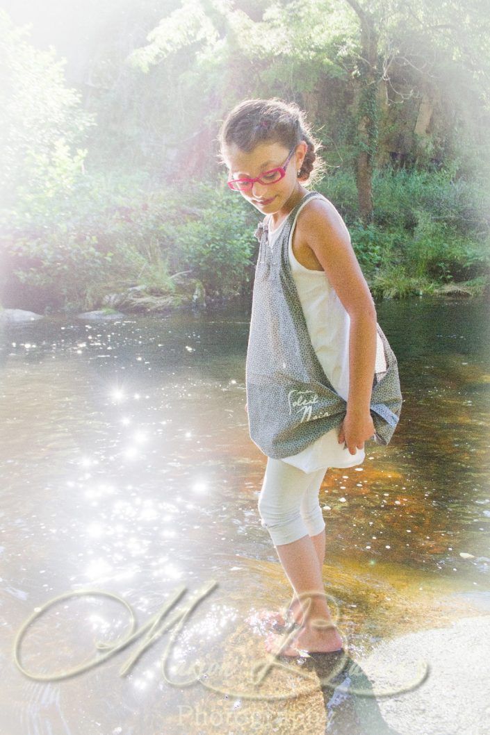 portraits, enfants, books enfants, nature, rivière Chalencon, Haute-Loire, Auvergne