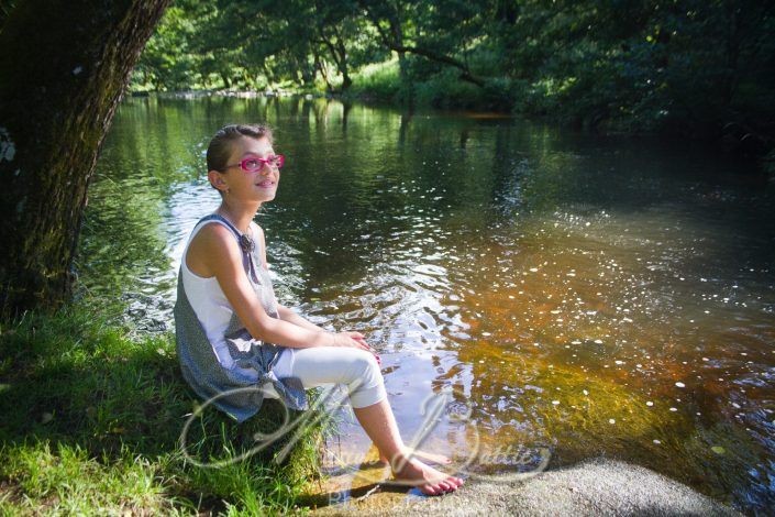 portraits, enfants, books enfants, nature, rivière Chalencon,Haute-Loire, Auvergne