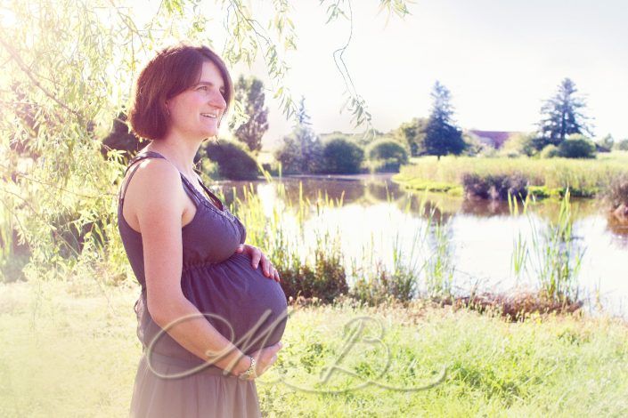 seance grossesse, ventre rond, famille, enfant, bébé, nature, Rosières, Haute-Loire, Auvergne