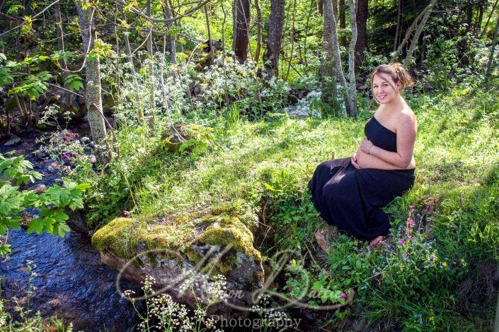 seance grossesse, ventre rond, bébé, nature, Saint-Julien-Chapteuil, Haute-Loire, Auvergne