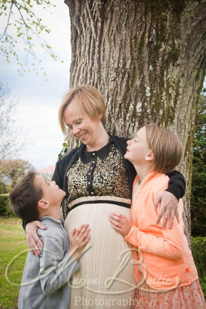 seance grossesse, ventre rond, famille, enfants, bébé, nature, Loire, Rhône-Alpes