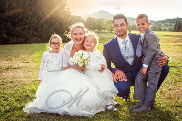 mariage, vin d'honneur, cocktail, photo de couple, rires, naturel, couleurs, été, Lapte, Haute-Loire, Auvergne