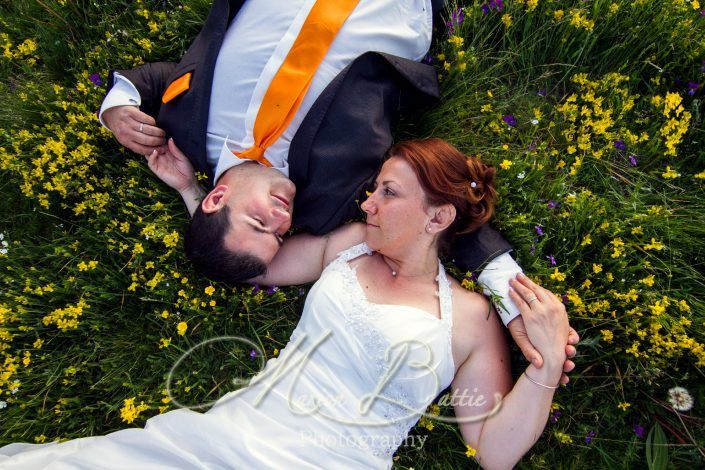 séance couple, mariage, nature, fleurs, portrait, costume, robe, Ardèche, Haute-Loire, Auvergne, Rhone-Alpes