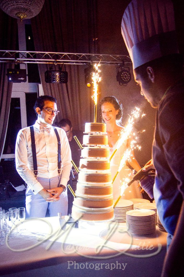 soirée, reportage de mariage, détails, décoration, animations, mariage, marié, mariée, première danse, danse, gâteau, feu d'artifice, Chateau, chateau de Chazelles, Saint-André-en-Chalencon, Haute-Loire