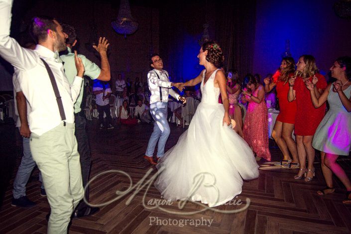 soirée, reportage de mariage, détails, décoration, animations, mariage, marié, mariée, première danse, danse, gâteau, feu d'artifice, Chateau, chateau de Chazelles, Saint-André-en-Chalencon, Haute-Loire